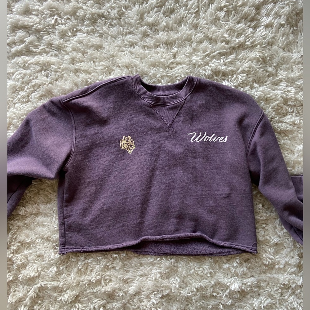 DARC SPORT WOLVES CLUB - SHE - purple cropped crew neck sweatshirt